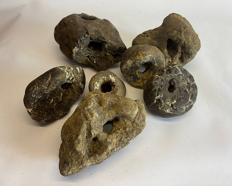 Aquascaping Rocks - Black Hole Rock - 3 Rock (7-17cm)